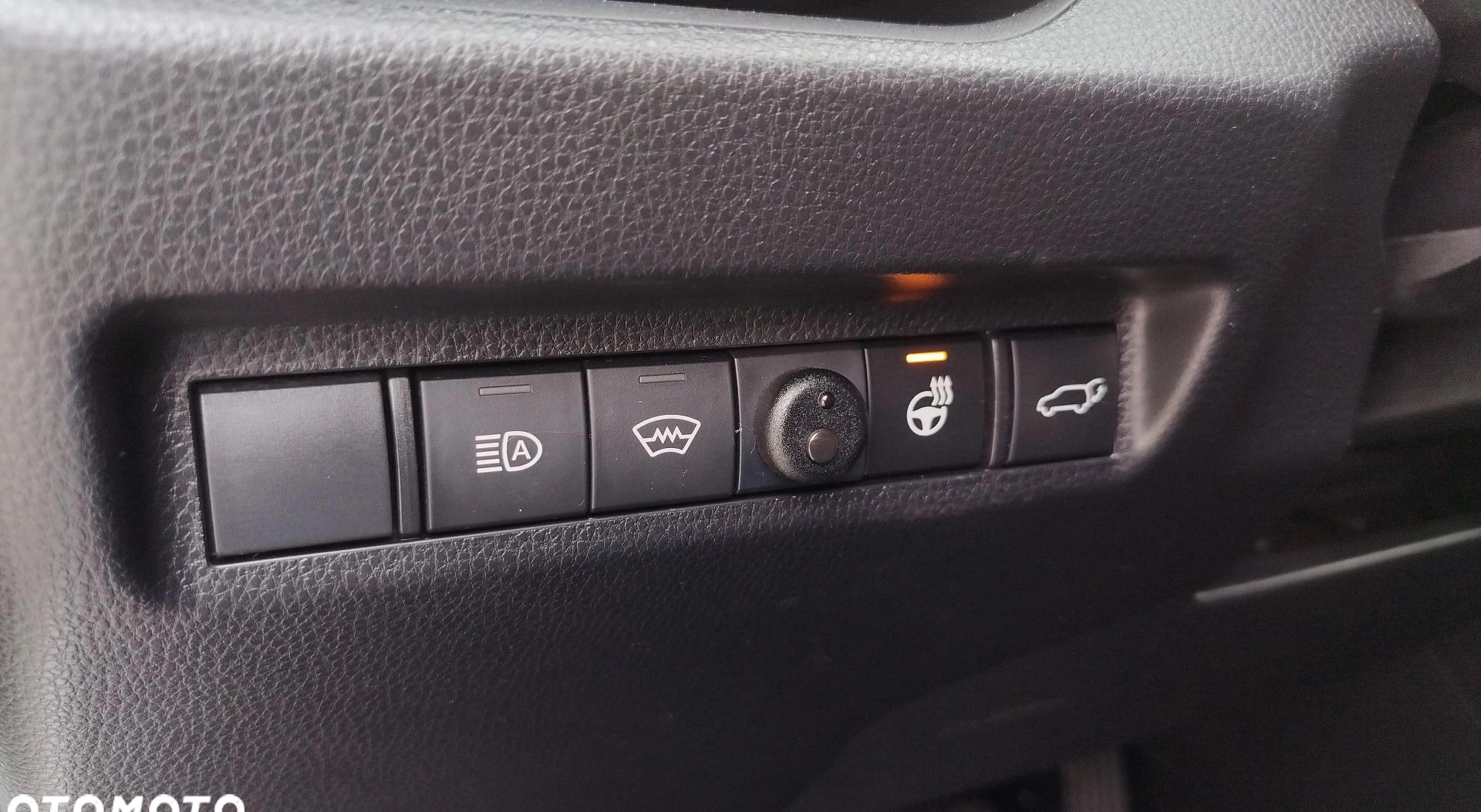 Toyota RAV4 cena 139900 przebieg: 81788, rok produkcji 2018 z Legionowo małe 466